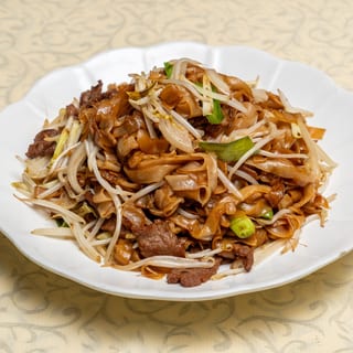 乾炒牛河 [Beef Chow Fun] Lunch