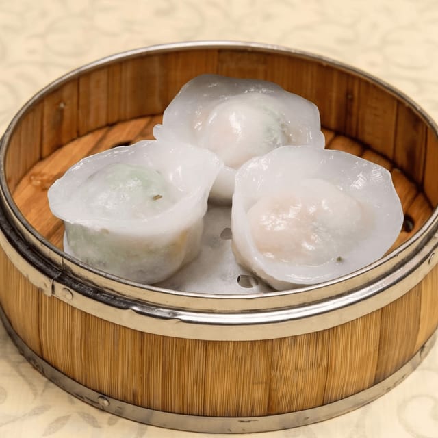 蒸香茜餃 [Cilantro Shrimp Dumpling].
